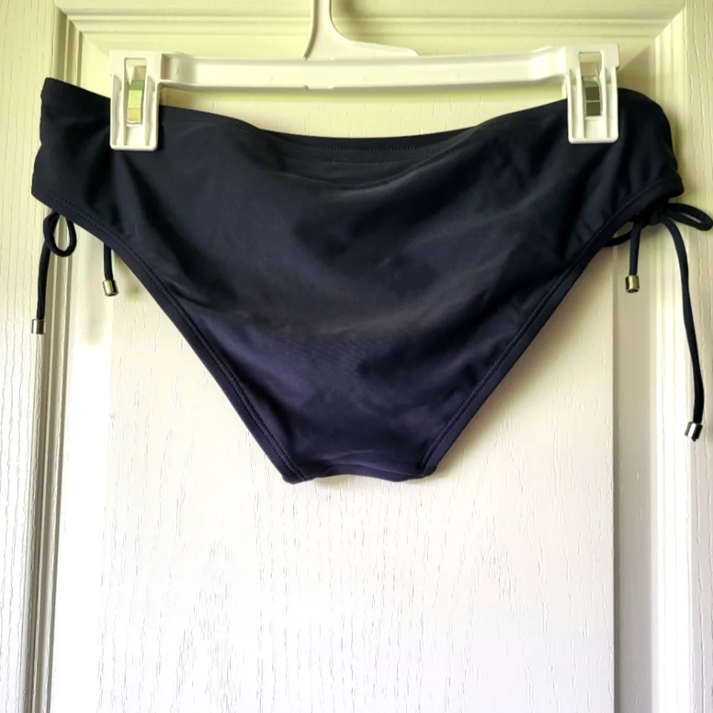 Bikini - Picture 3 of 6